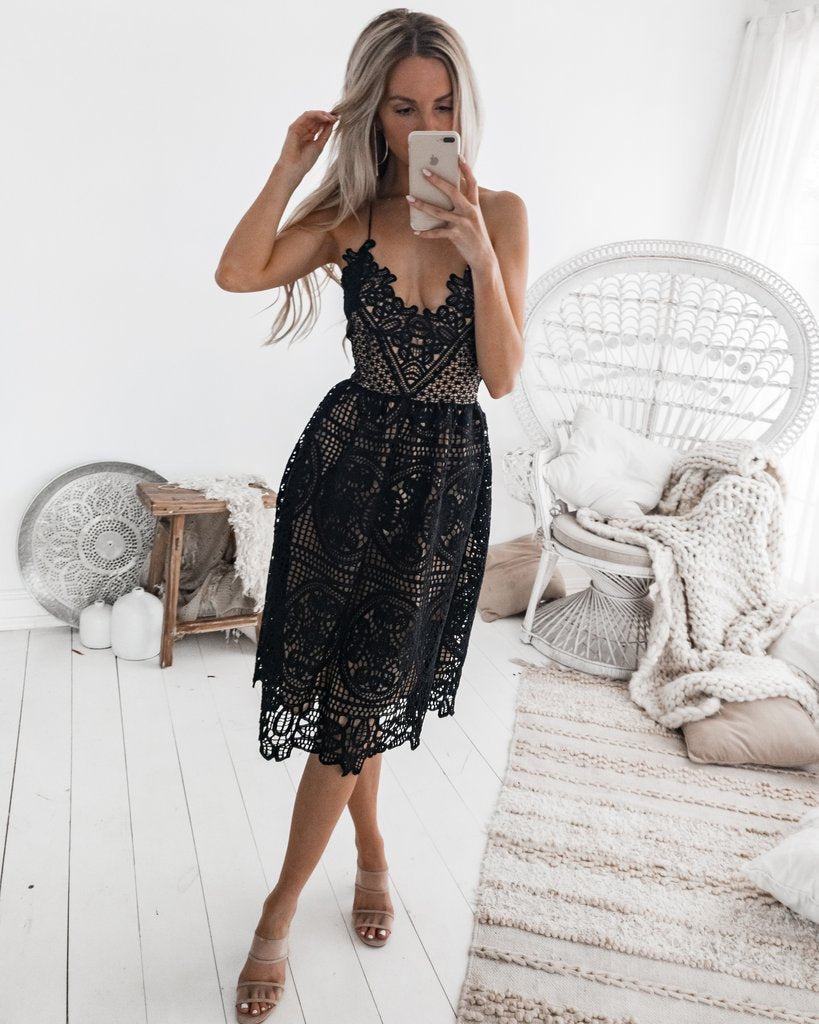 Sexy Strappy Backless Lace Midi Dress